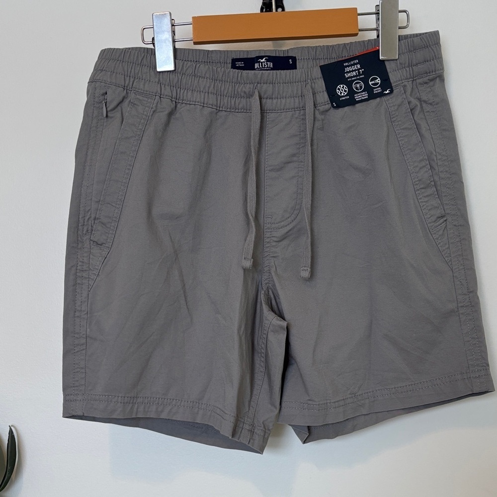 NWT Hollister Gray Flat Front Men Shorts